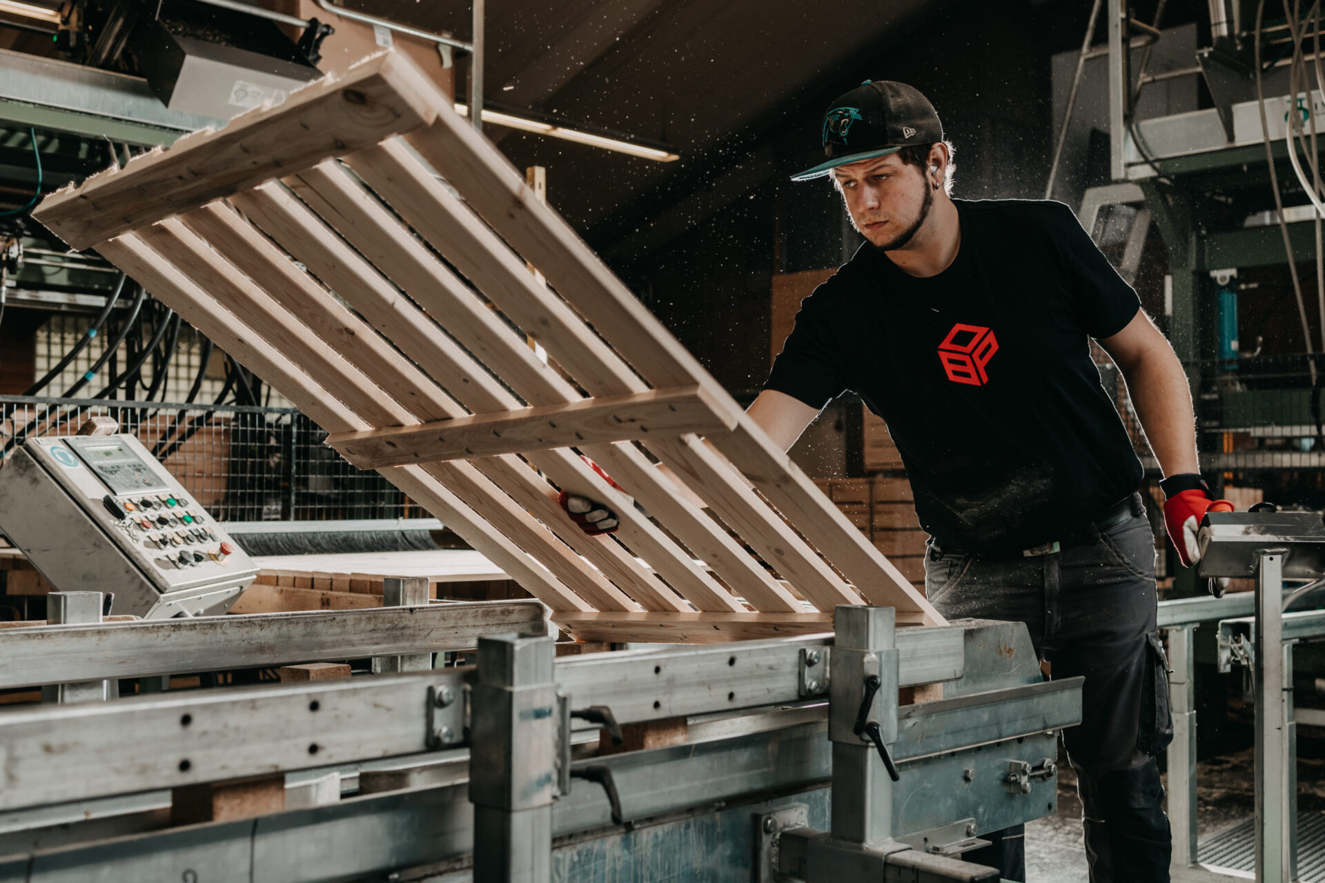 Holzpaletten von BROPACK in der Produktion