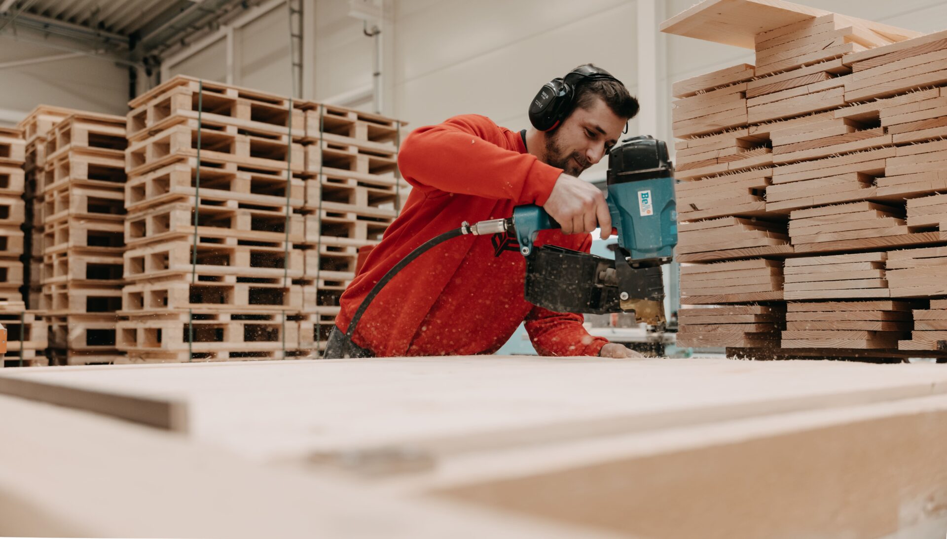 Holz-Palettendeckel von BROPACK in der Fertigung