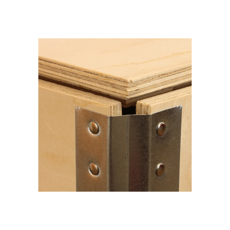 Eckbeschlag einer Holz-Faltkiste von BROPACK im Detail
