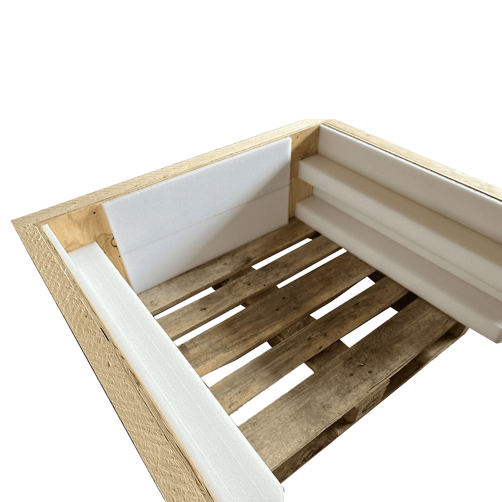 Holz-Schaumstoff-Kombiverpackung mit passgenauen Schaumstoffeinlagen auf einer Palette von BROPACK