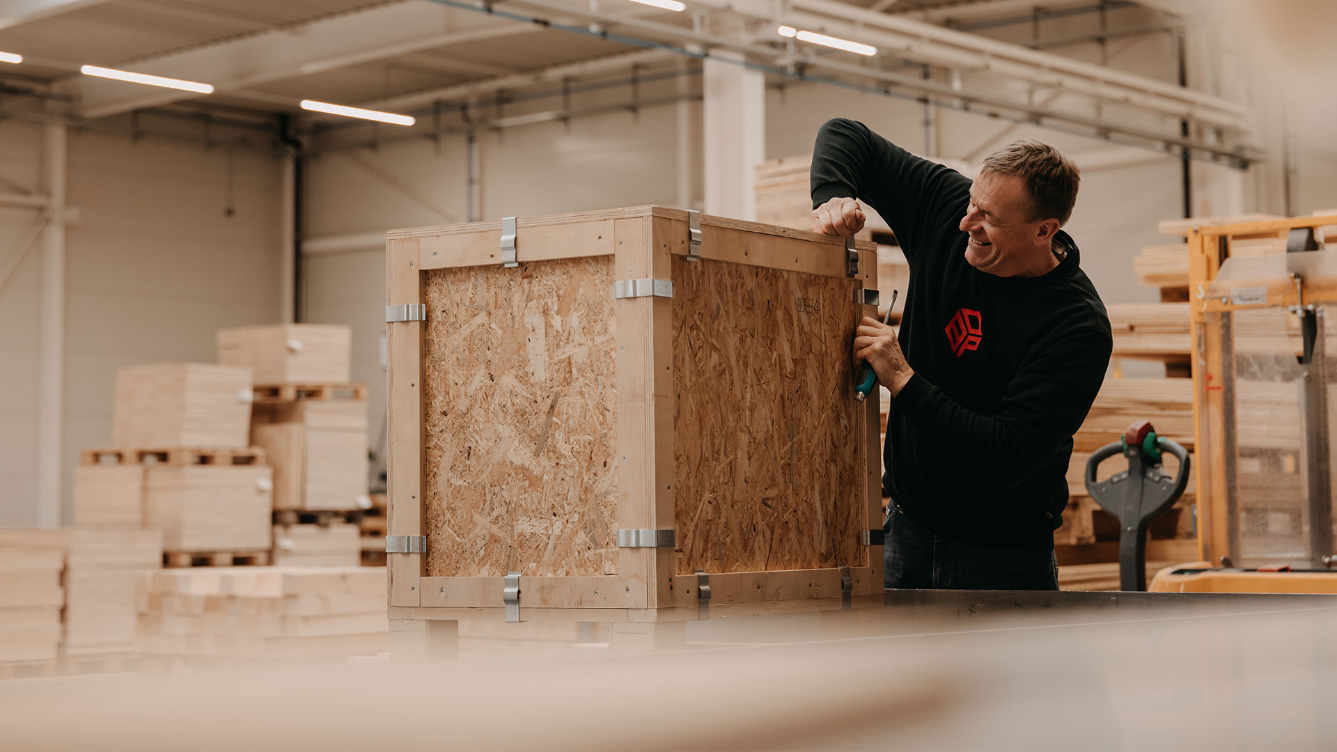 Holz-Klammerkiste von BROPACK mit Klammer-Verschlusssystem